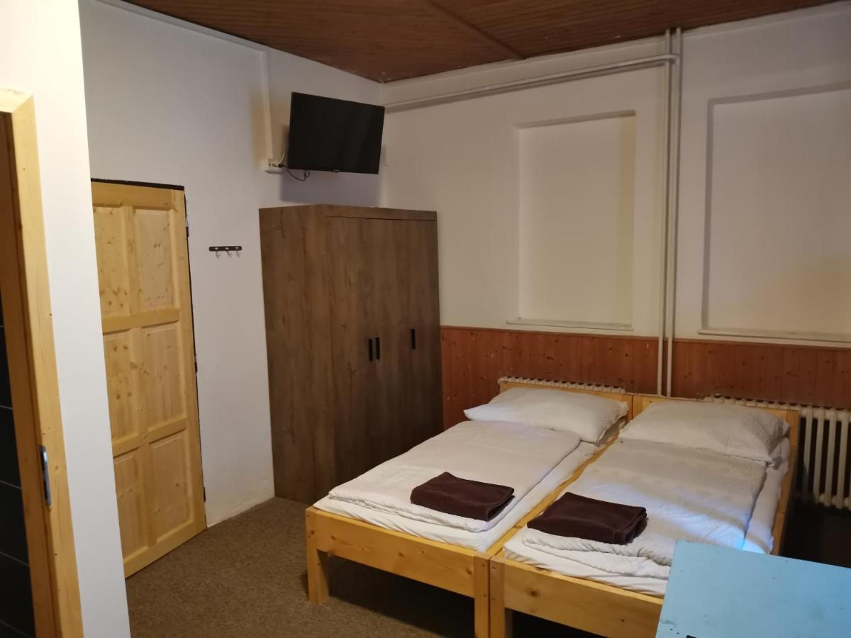 Penzion U Hrocha Lucany nad Nisou Bagian luar foto