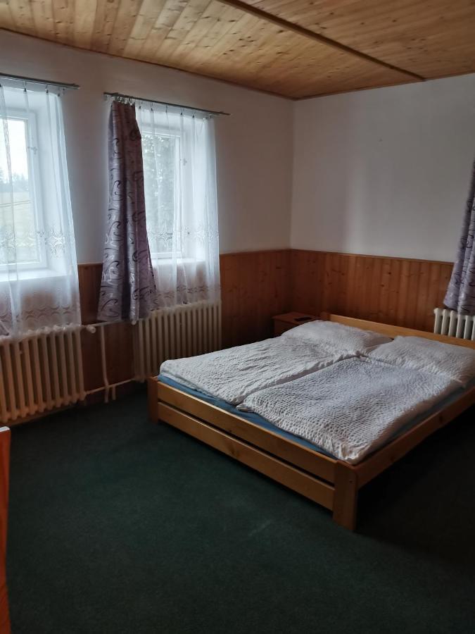 Penzion U Hrocha Lucany nad Nisou Bagian luar foto