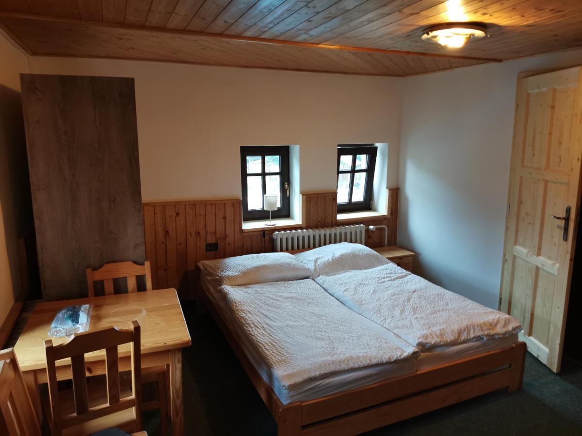 Penzion U Hrocha Lucany nad Nisou Bagian luar foto