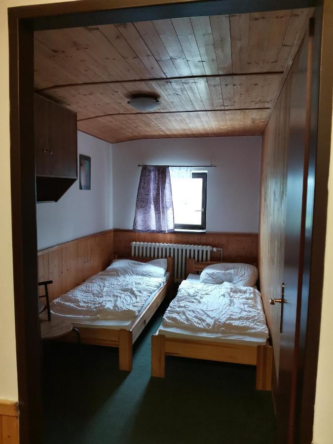 Penzion U Hrocha Lucany nad Nisou Bagian luar foto